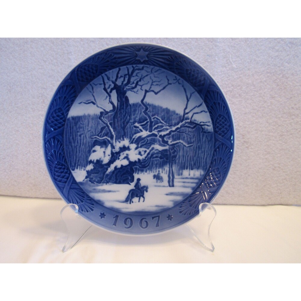 V Royal Copenhagen Collectable Porcelain 1967 Christmas Plate The Royal Oak